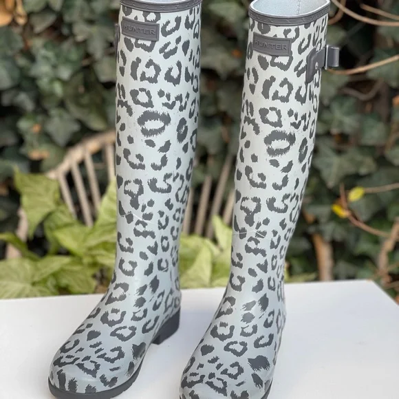 SOLD HUNTER BOOTS ⭐️ - Picture 1 of 8